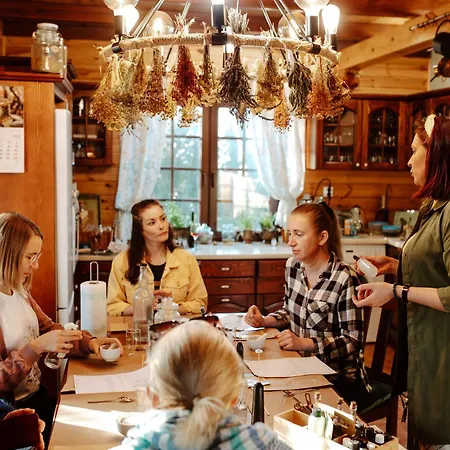 Hébergement de vacances Dom Zielarki Z Widokiem Na Jezioro, Sauna, Balia Żuromin