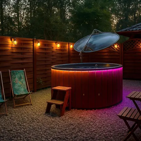 Hébergement de vacances Dom Zielarki Z Widokiem Na Jezioro, Sauna, Balia